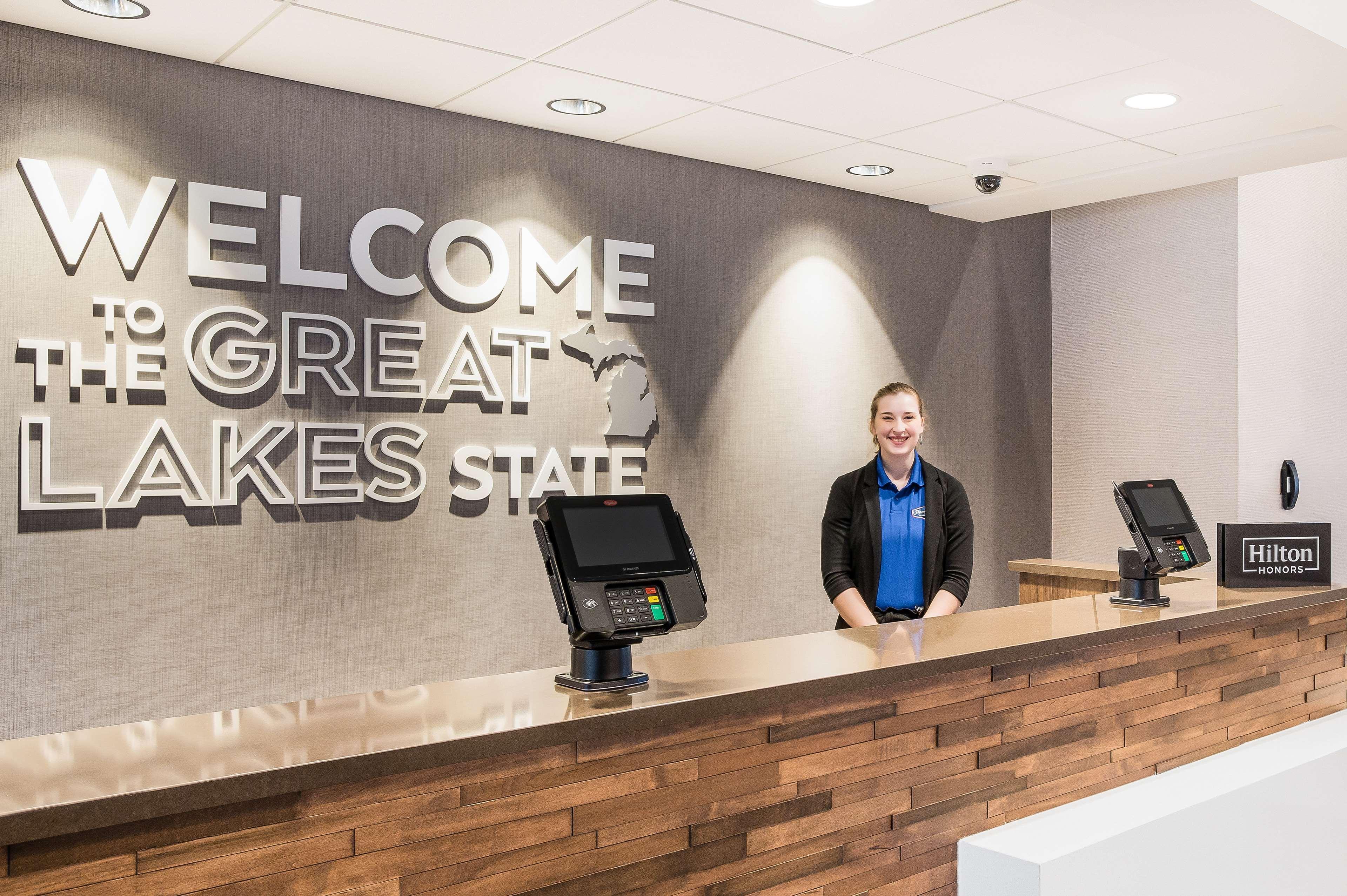 Hampton Inn & Suites Houghton Exterior photo