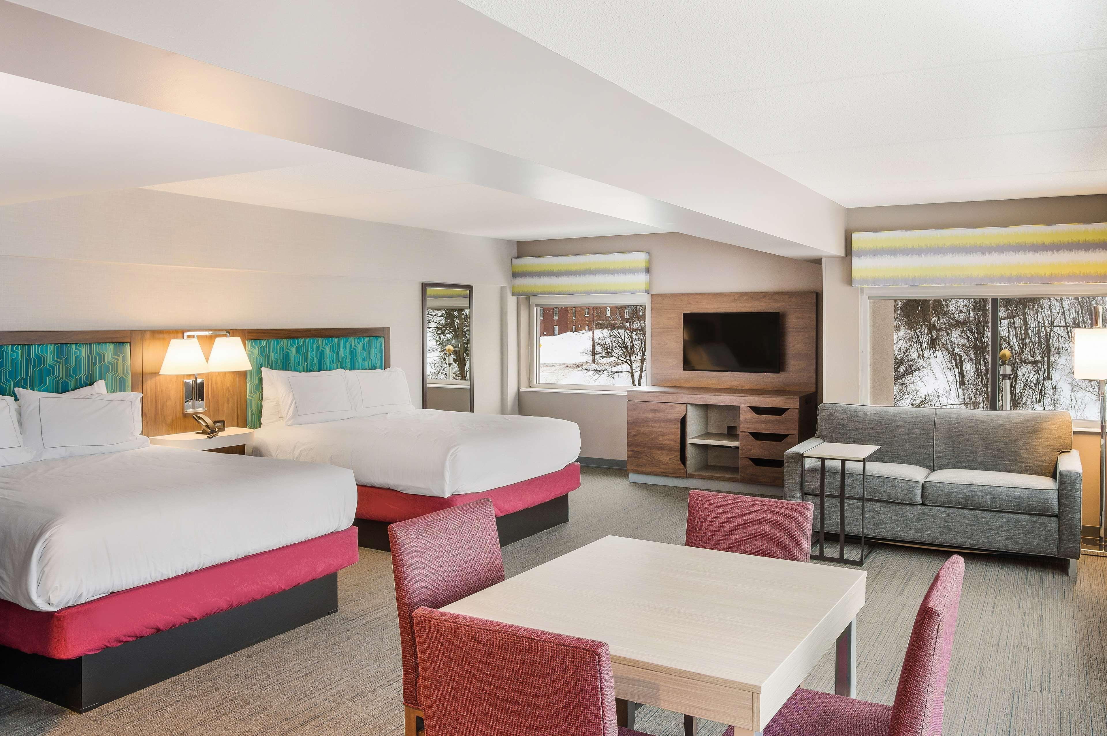 Hampton Inn & Suites Houghton Exterior photo